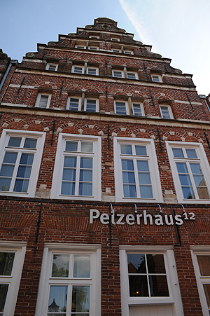 Pelzerhaus in Emden