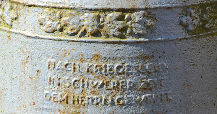 Kirchenglocke in Greetsiel aus Eisenhartguss